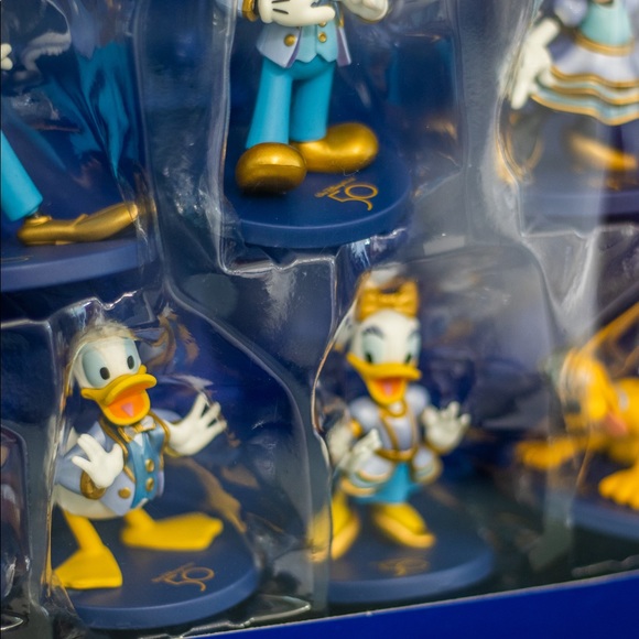 Set of 8 Characters Disney 50th anniversary - Picture 9 of 9